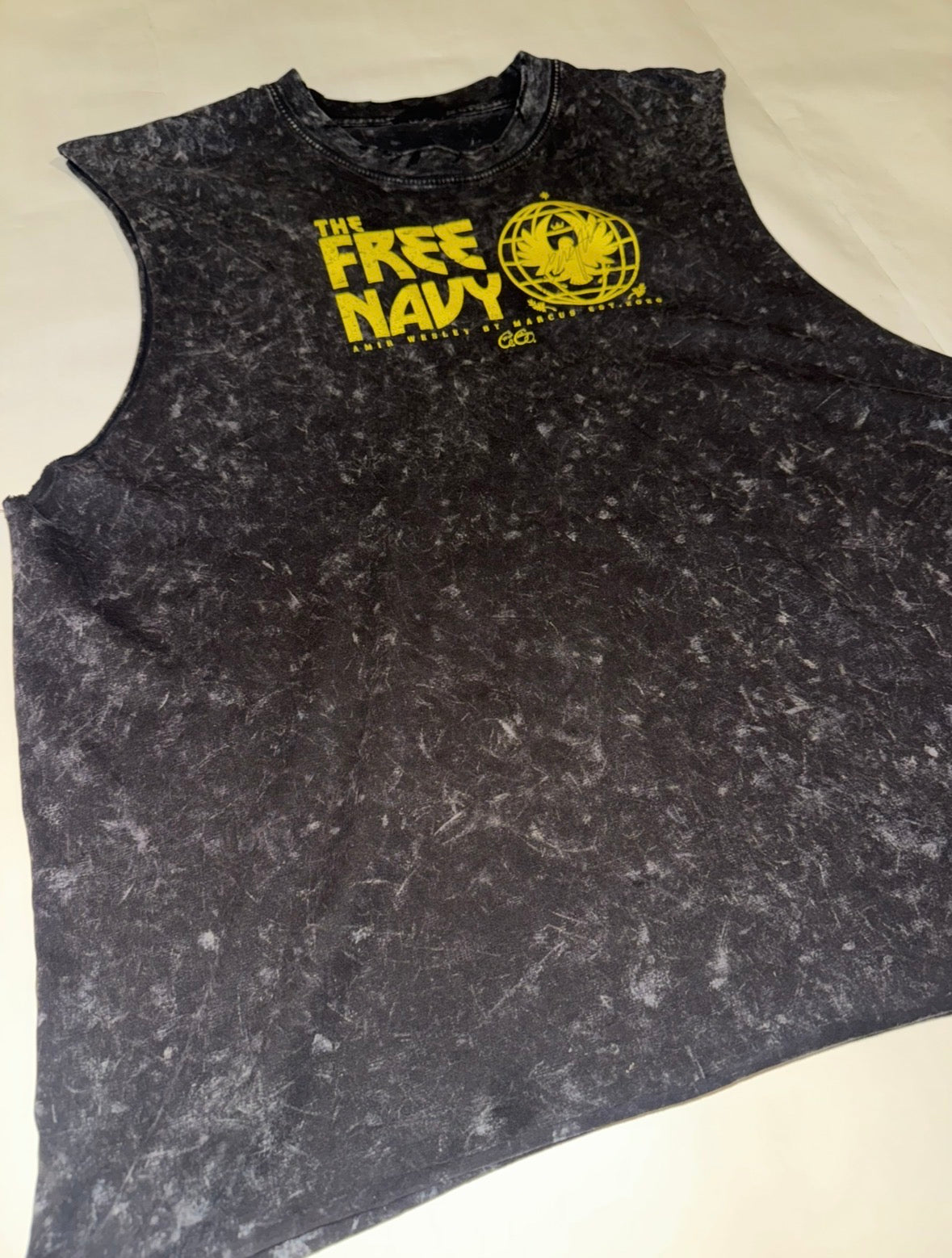 WORLD POWER- THE FREE NAVY GRAPHIC CUT OFF TEE SHIRT